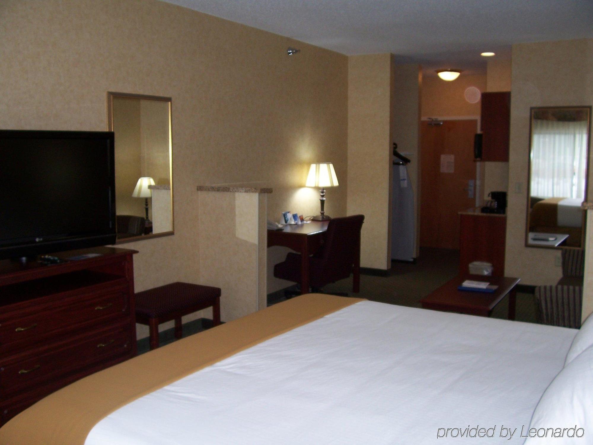 Holiday Inn Express Hotel & Suites Bismarck By Ihg Szoba fotó
